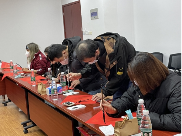 體驗中國春節傳統文化國際學生別樣“福字”賀新年 體驗中國春節傳統文化國際學生別樣“福字”賀新年