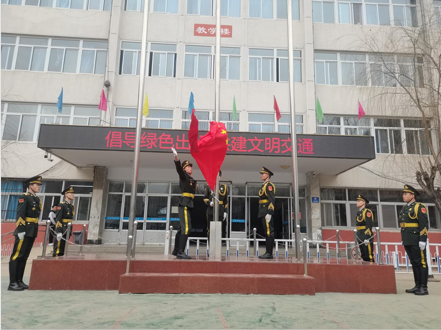 承德開放大學承德信息工程技術學校舉行2023年新學期升旗儀式 承德開放大學承德信息工程技術學校舉行2023年新學期升旗儀式