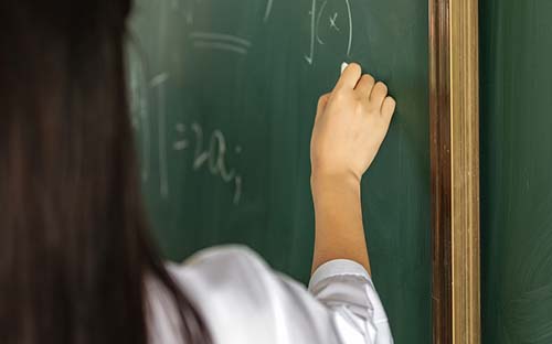 成人高考藥學專業考什么? 成人高考藥學專業考什么?