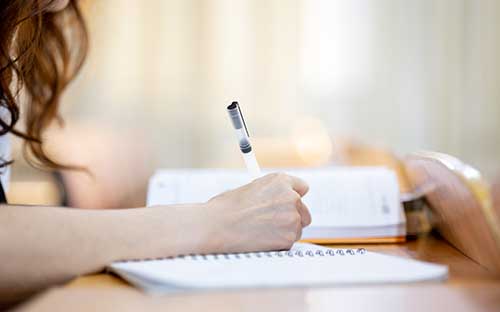 鄭州學歷提升去什么機構報名？自考的專業怎么選擇？