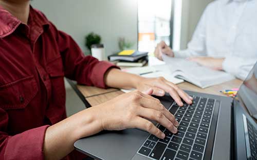 成人高考本科咋報名學校？需要哪些材料？