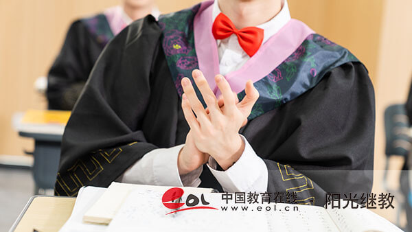 成人高考和開放教育怎么選合適？是在哪里考試？