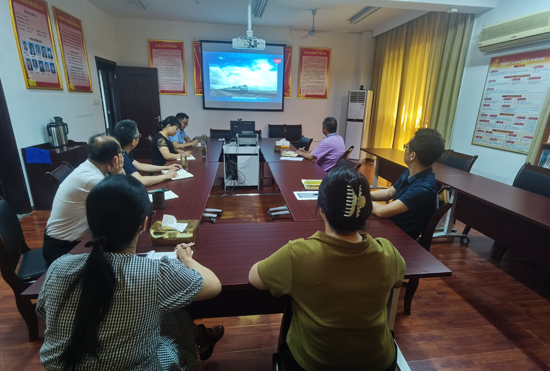 黨總支組織全體黨員集中收看高校黨組織示范微黨課