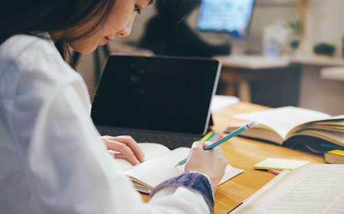 國開英語專業畢業要求有哪些？學歷是全日制的嗎？