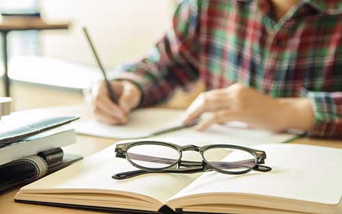 國家開放大學需要參加入學考試嗎？課程安排怎么樣？