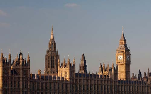英國藝術設計留學碩士學校排名 英國藝術留學研究生一年多少錢？