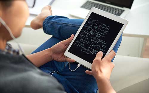 英國服裝設計專業碩士院校推薦