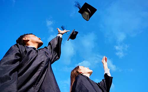 新疆地區自考本科免考條件是什么？考哪幾門？