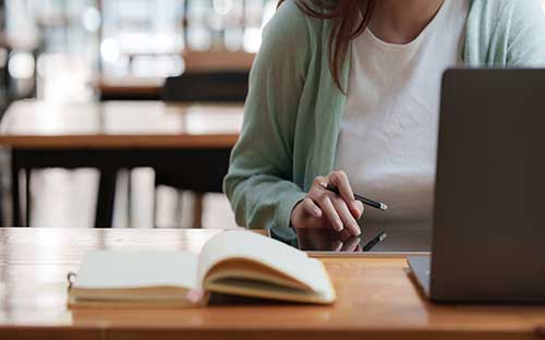 自考適合什么人報名？什么專業比較容易就業？