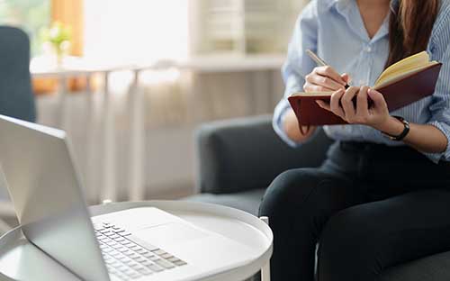 自考生可以報名英語四級嗎？是正規學歷嗎？